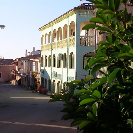 Hotel Smeraldo Isola Rossa  Buitenkant foto