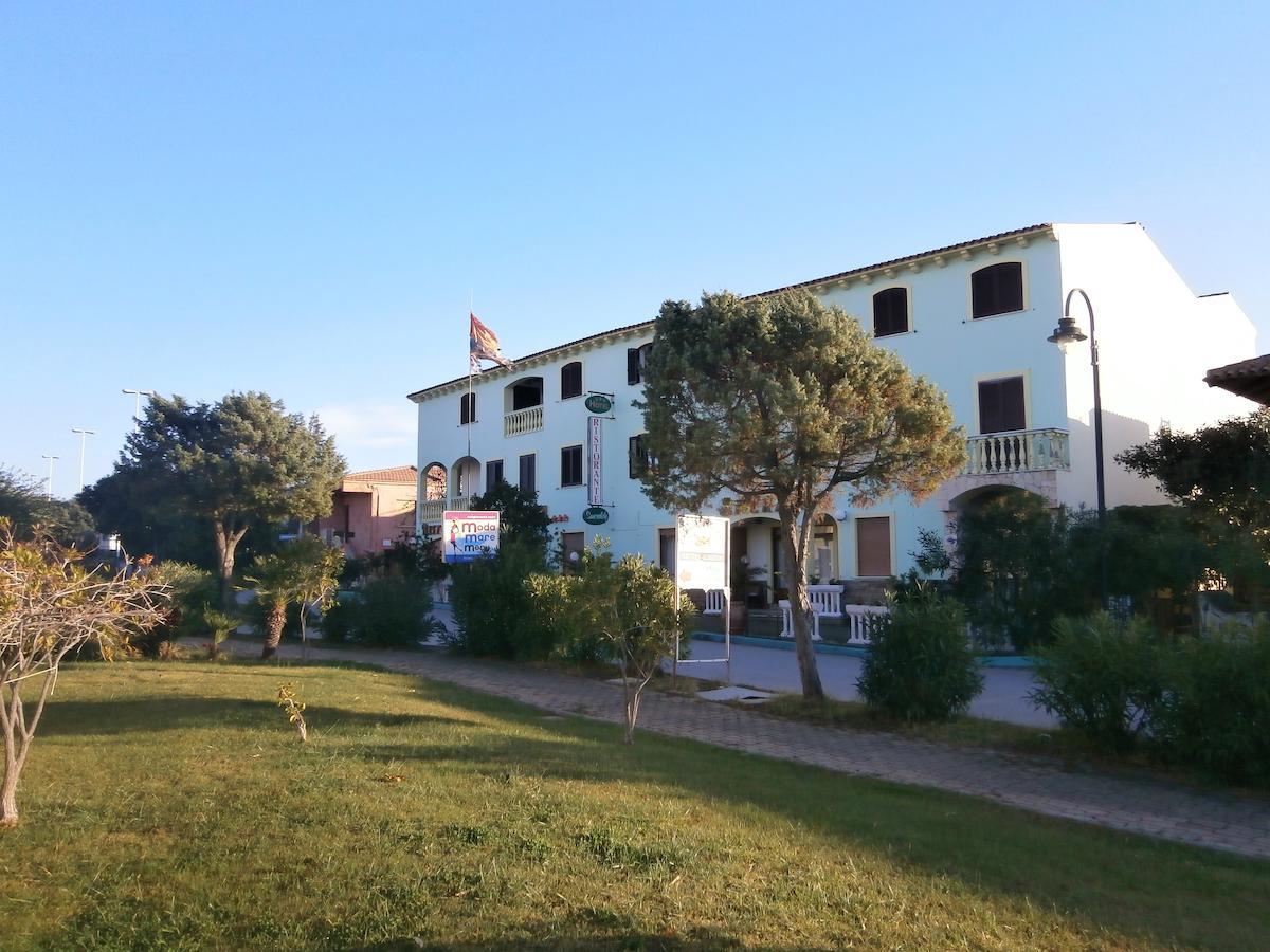 Hotel Smeraldo Isola Rossa  Buitenkant foto
